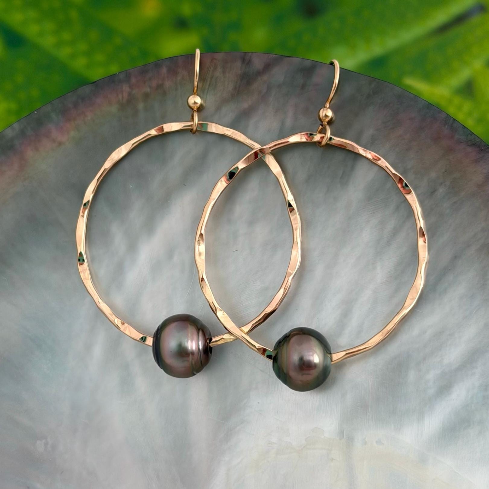 Tahitian pearl hoops earrings • Hawaiian jewelry • Hammered Gold filled
