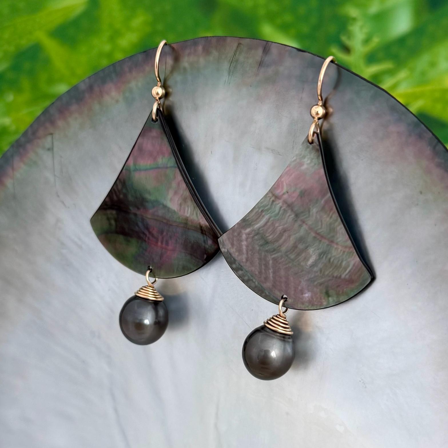 Tahitian Pearl earrings • Handcarved shell • Mother of pearl