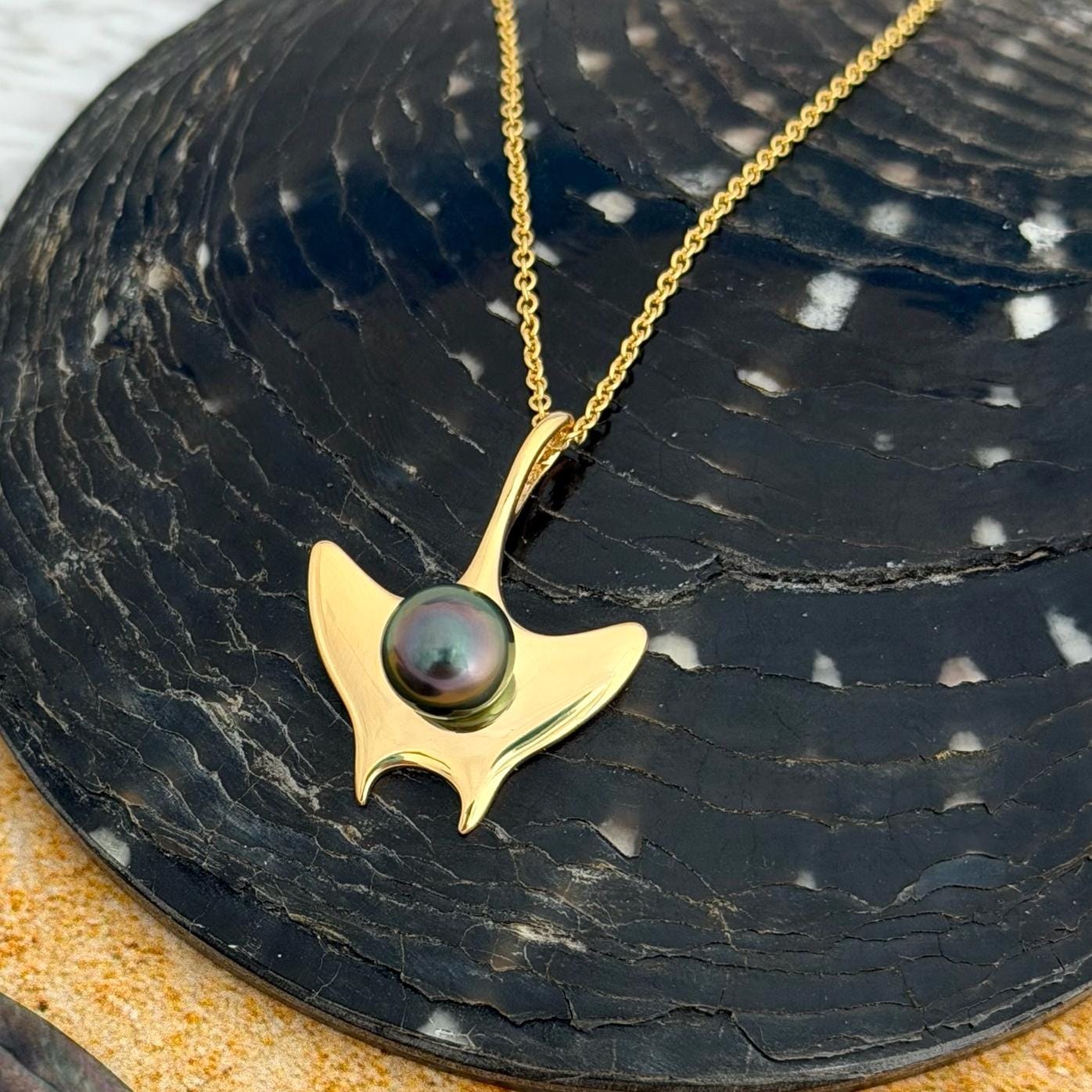 Tahitian pearl necklace • Manta Ray pendant • ocean jewelry • Hawaiian Aumakua • Yellow Gold