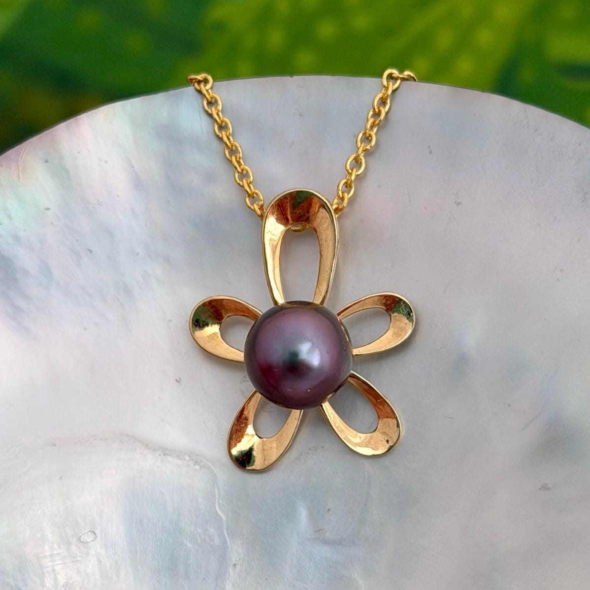 Tahitian Pearl Pendant – Gold Flower Design • Pink Purple gem