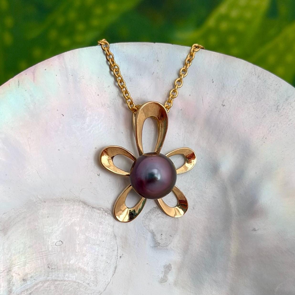 Tahitian Pearl Pendant – Gold Flower Design • Pink Purple gem