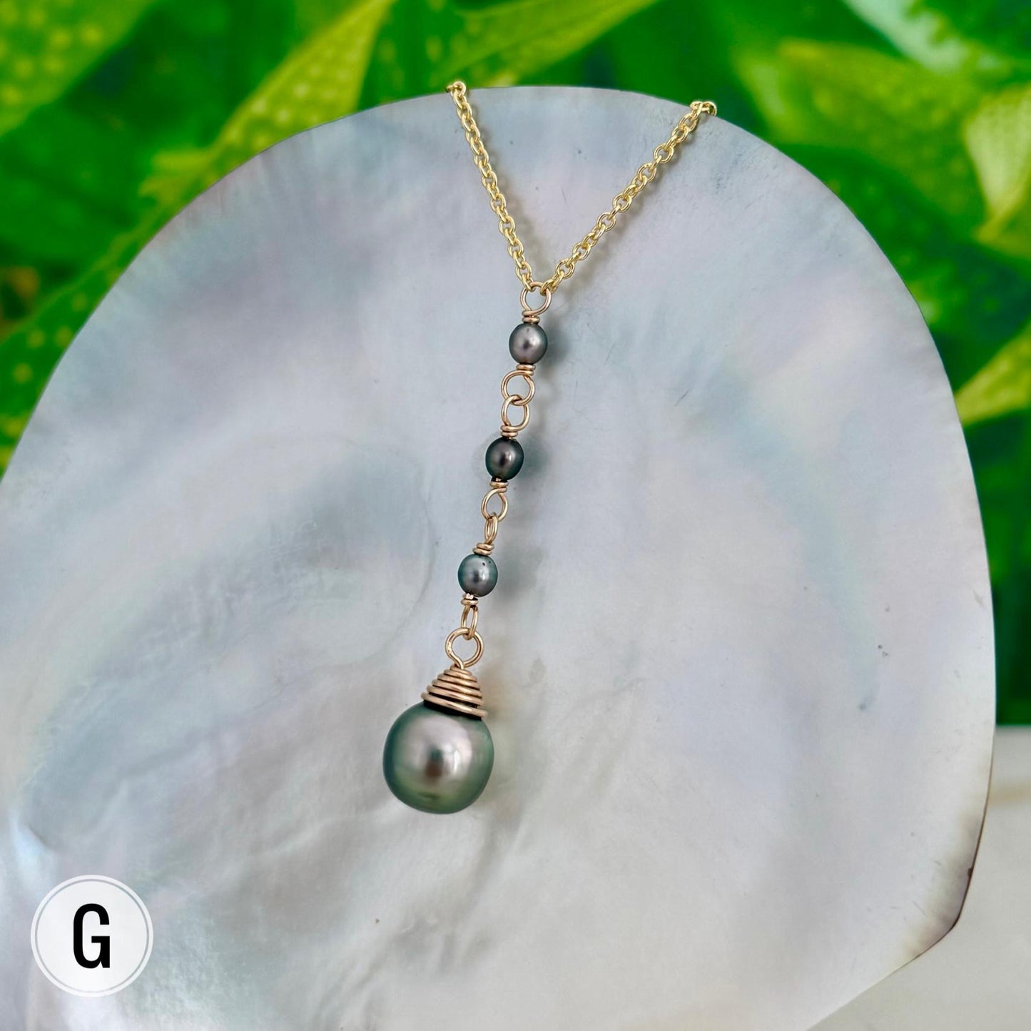 Tahitian pearl necklace • Gold filled chain with Keshi accents