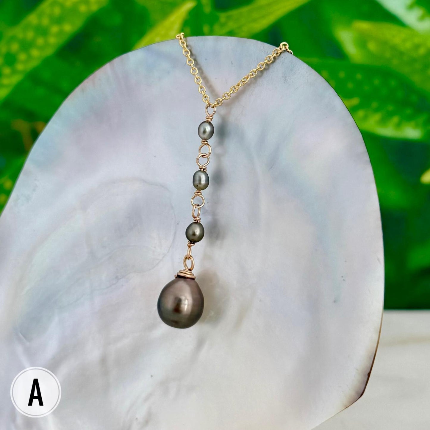 Tahitian pearl necklace • Gold filled chain with Keshi accents