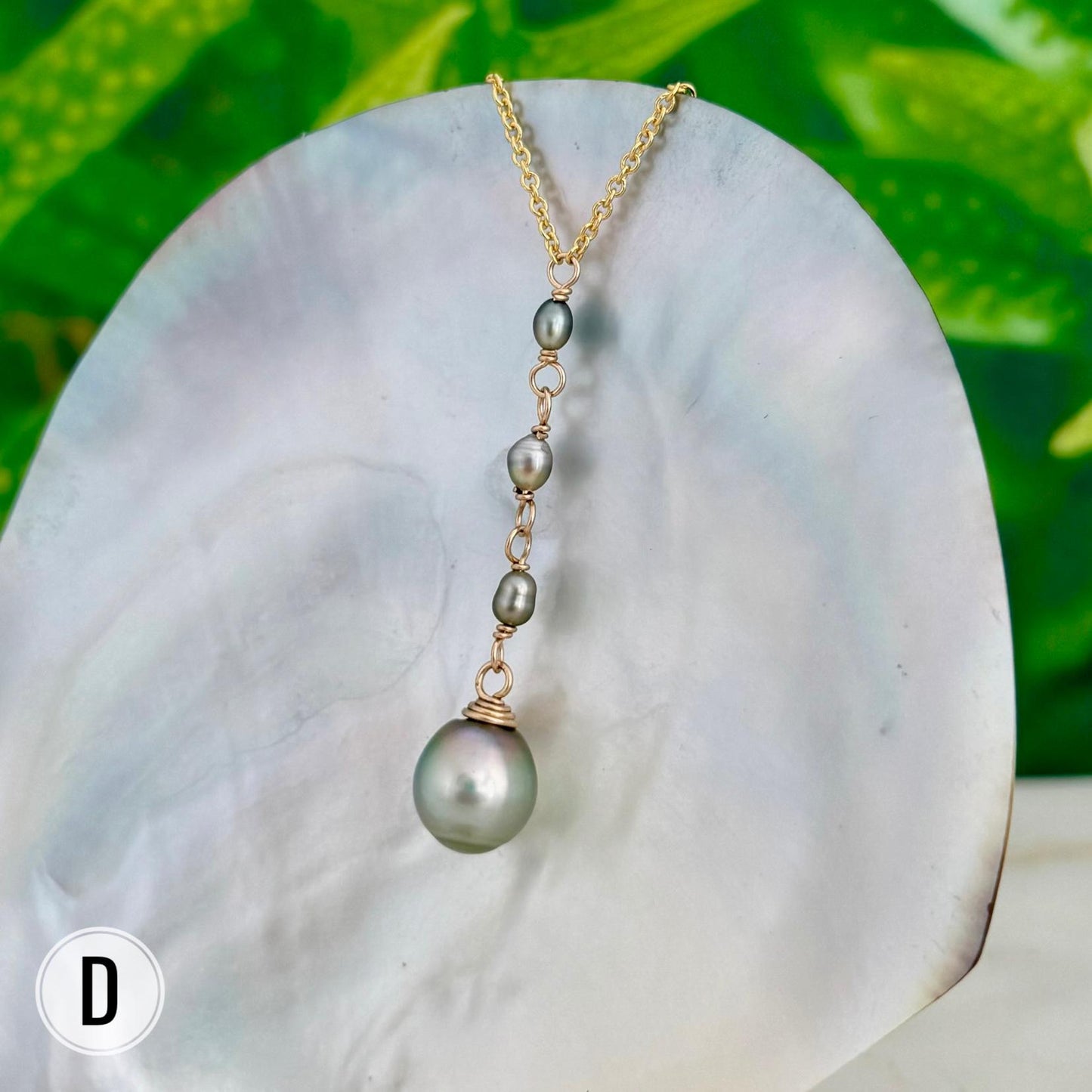 Tahitian pearl necklace • Gold filled chain with Keshi accents