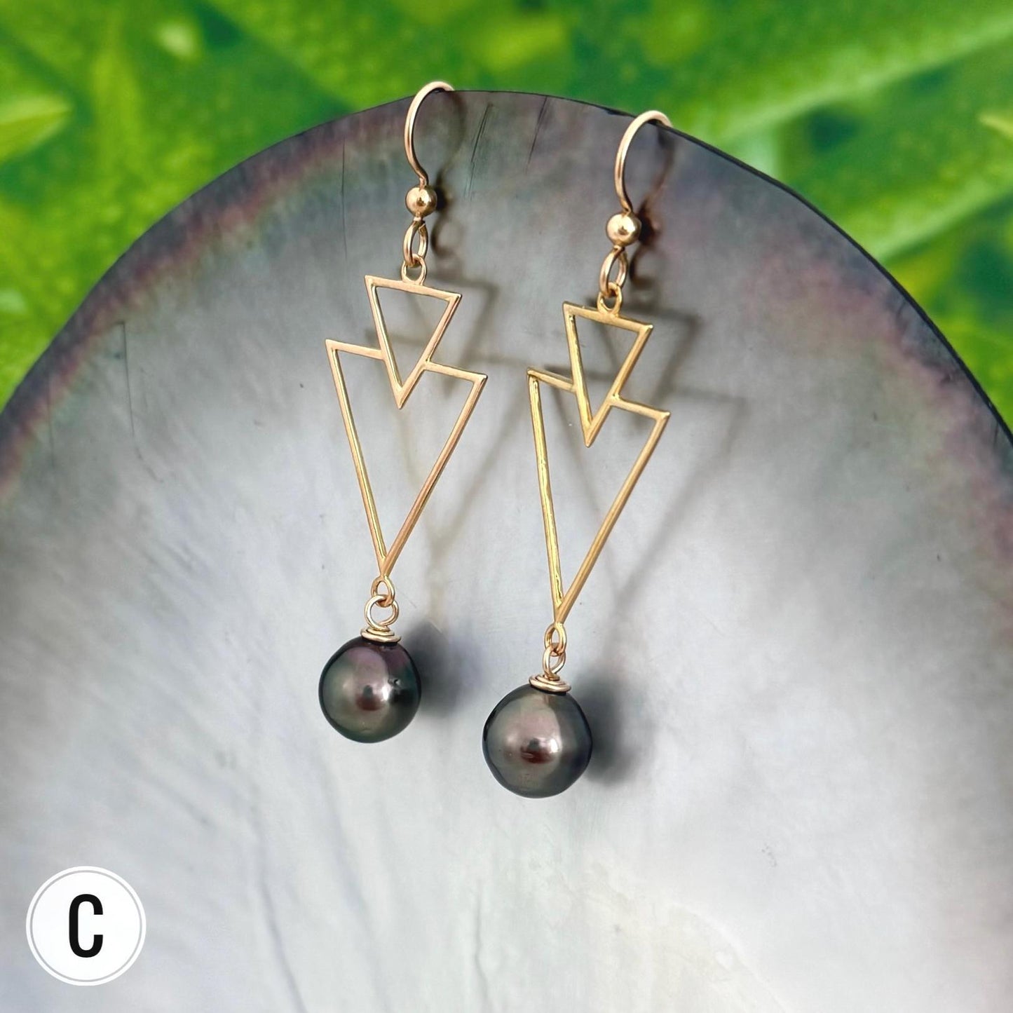 Tahitian pearl drop earrings - 14k Gold Vermeil • Triangle Hawaiian design