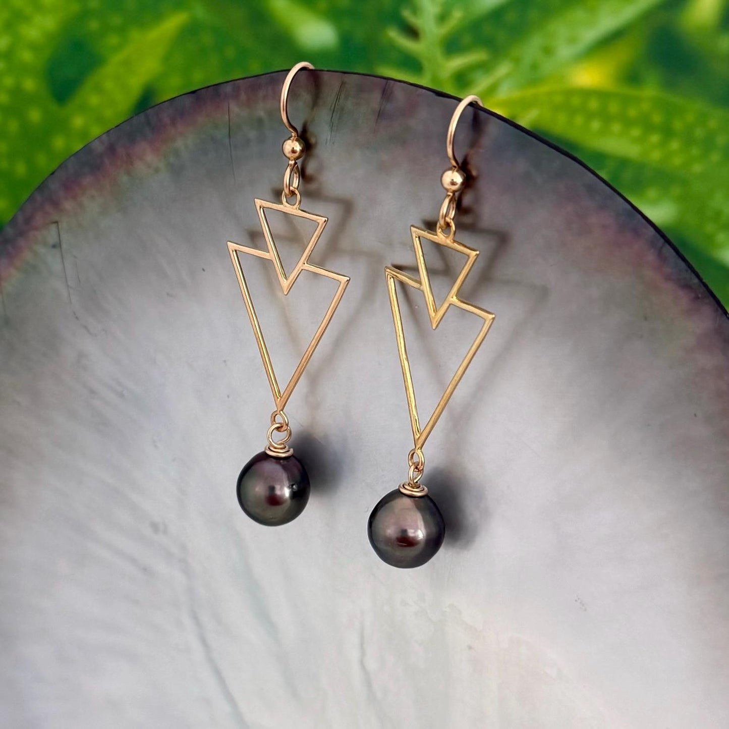 Tahitian pearl drop earrings - 14k Gold Vermeil • Triangle Hawaiian design
