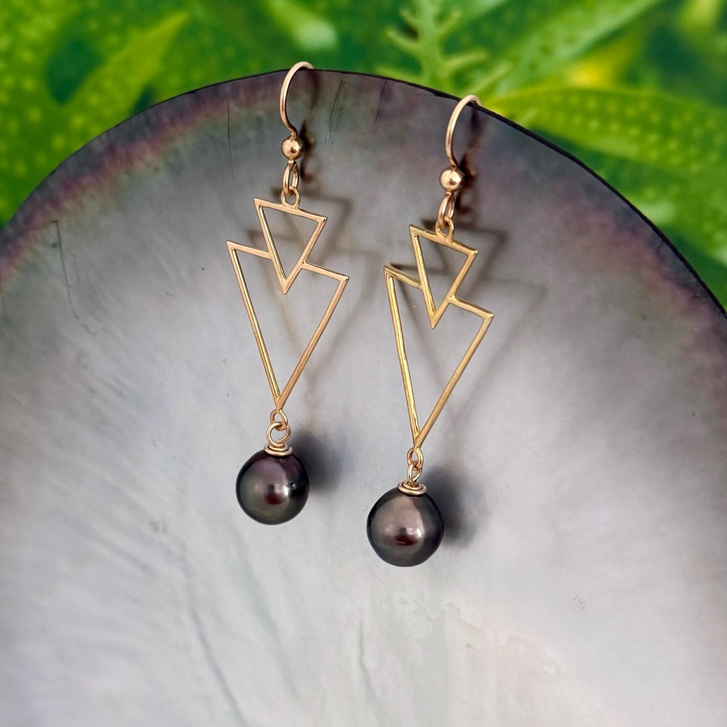 Tahitian pearl drop earrings - 14k Gold Vermeil • Triangle Hawaiian design