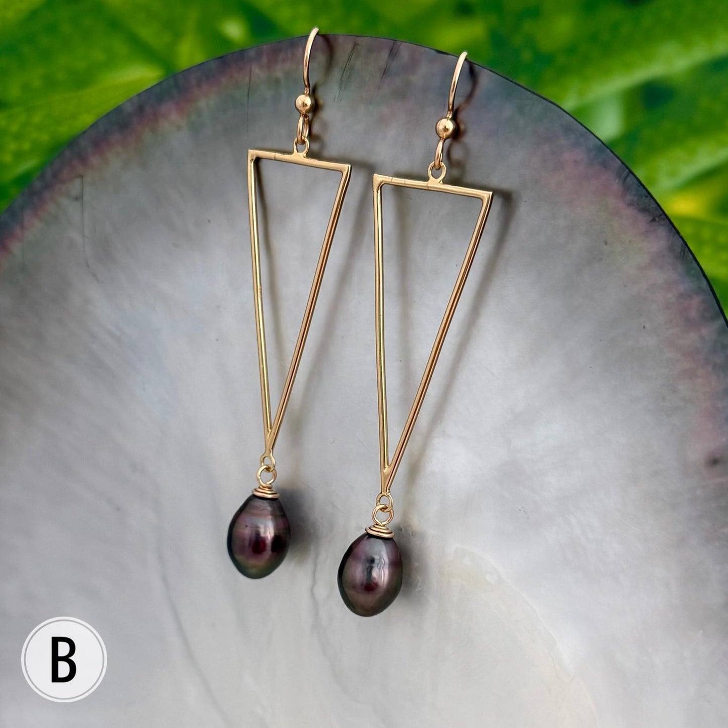 Tahitian pearl drop earrings • Minimalist sleek Gold triangle