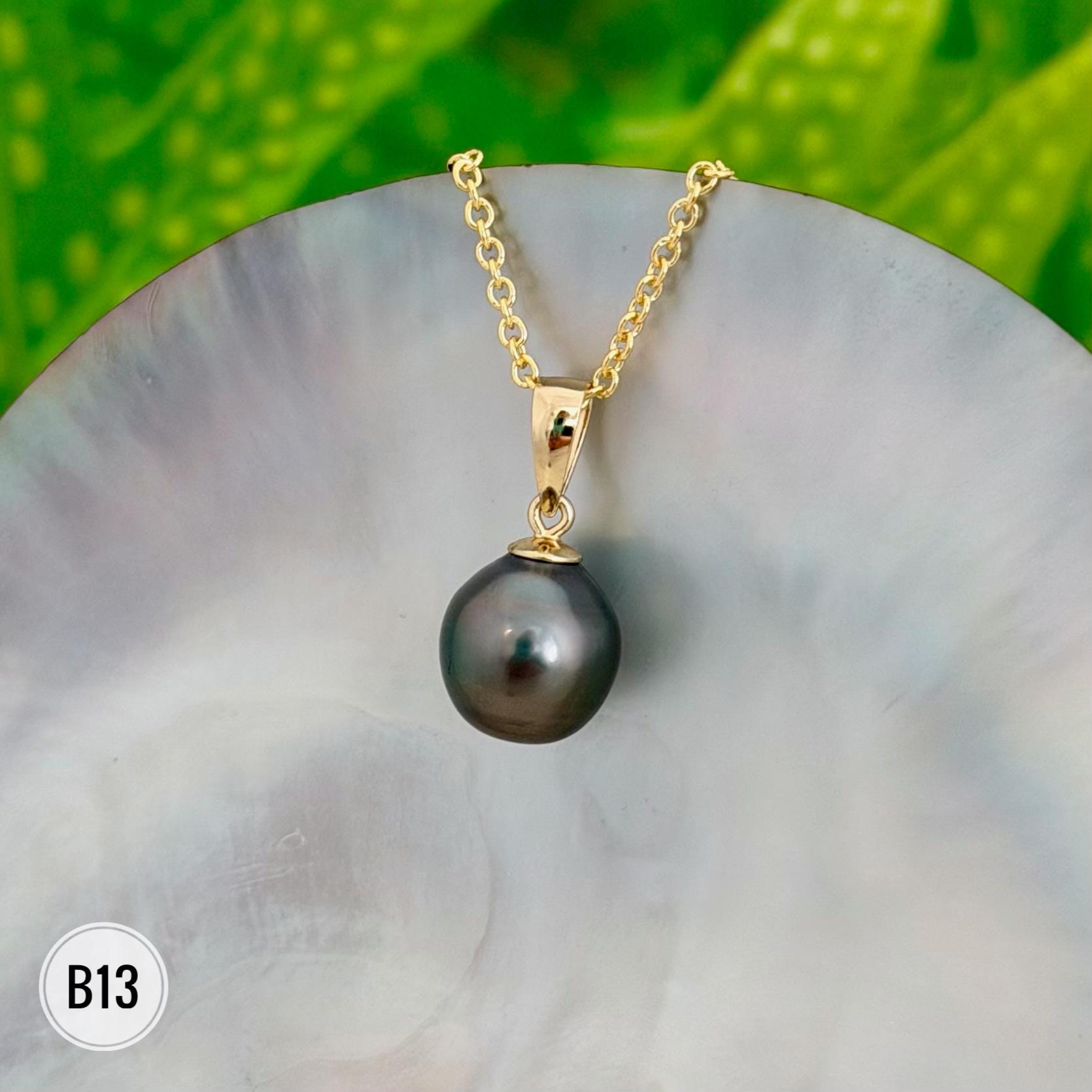 Tahitian Black Pearl Pendant: Gold vermeil • Casual jewelry