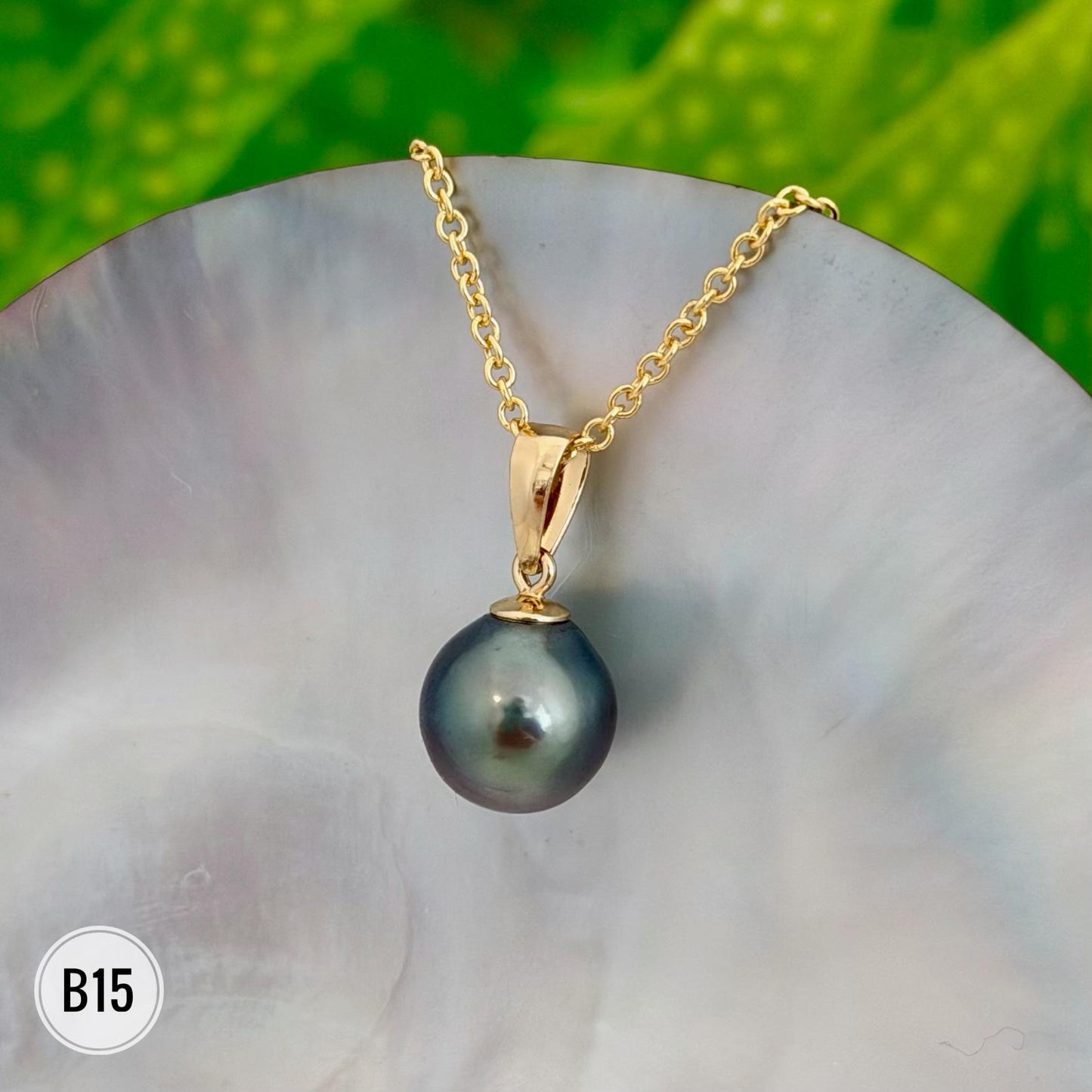 Tahitian Black Pearl Pendant: Gold vermeil • Casual jewelry