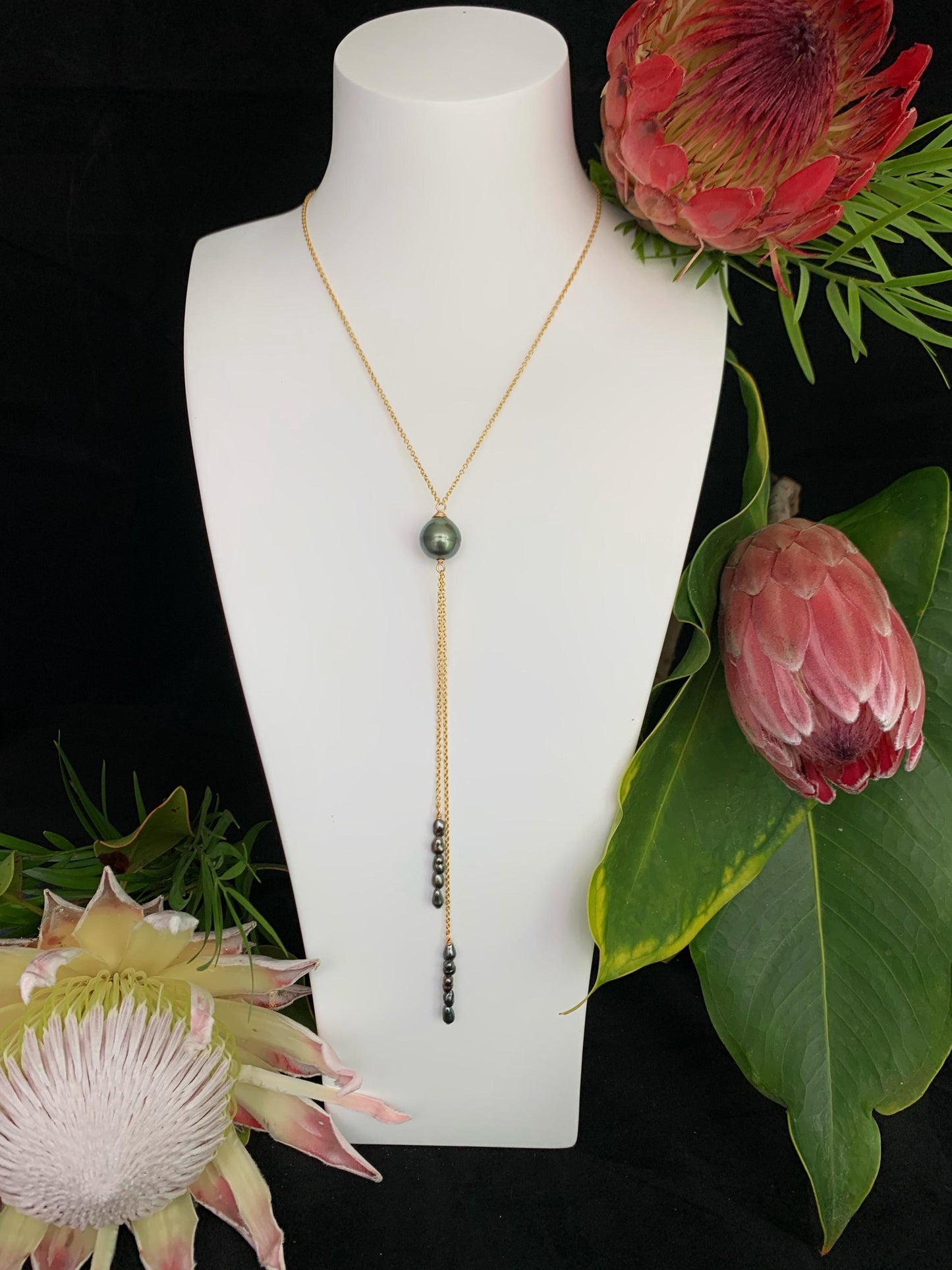 Tahitian pearl and Keshi necklace — CHOOSE YOUR PEARL • Long drop jewelry