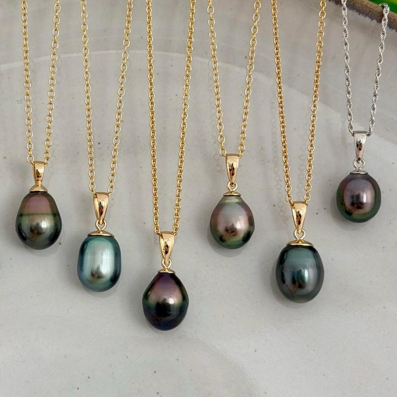 tahitian black pearl pendant in Gold vermeil
