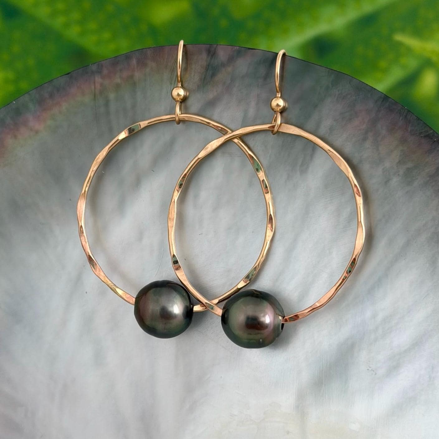 Tahitian pearl hoops earrings • Hawaiian jewelry • Hammered Gold filled