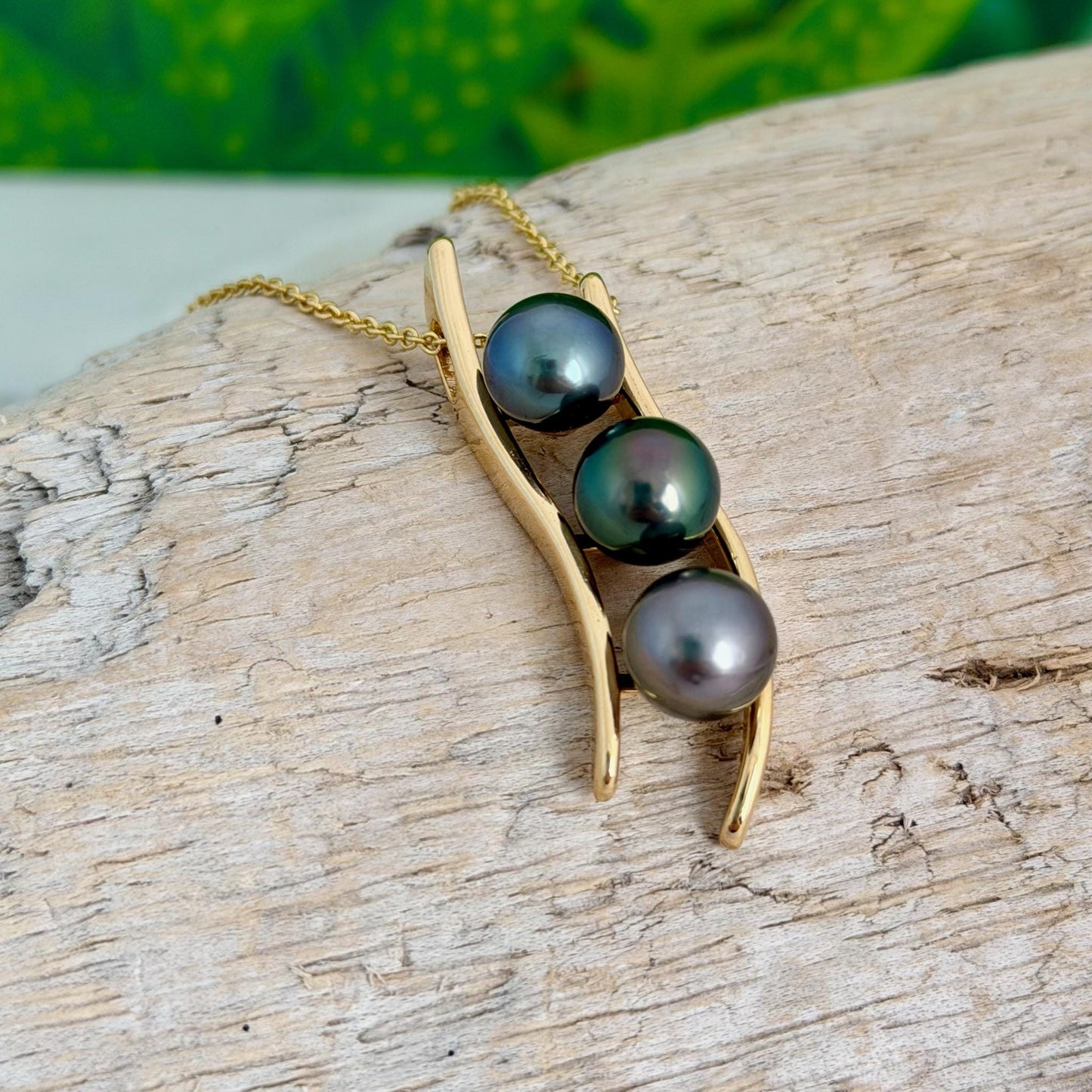 RARE Tahitian Pearl pendant • Vibrant colors • Blue, Peacock, Pink