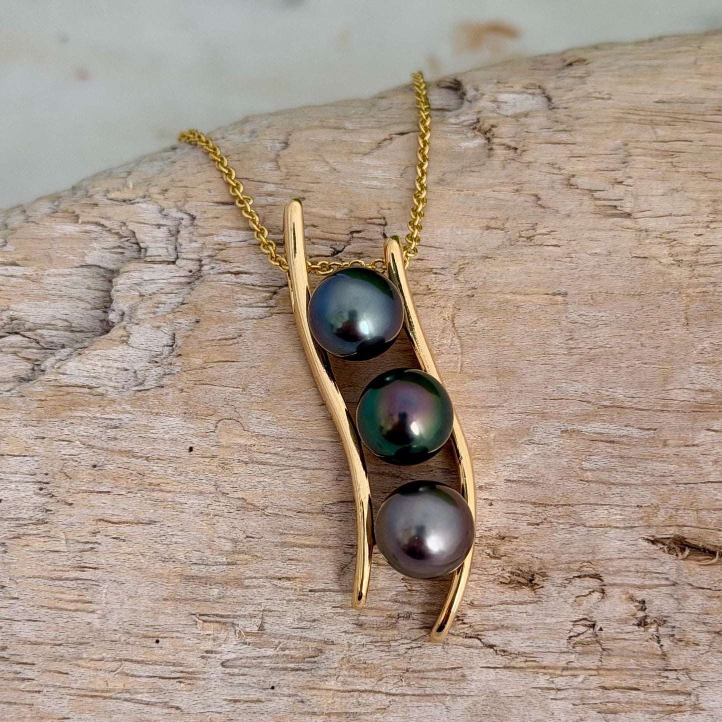 RARE Tahitian Pearl pendant • Vibrant colors • Blue, Peacock, Pink