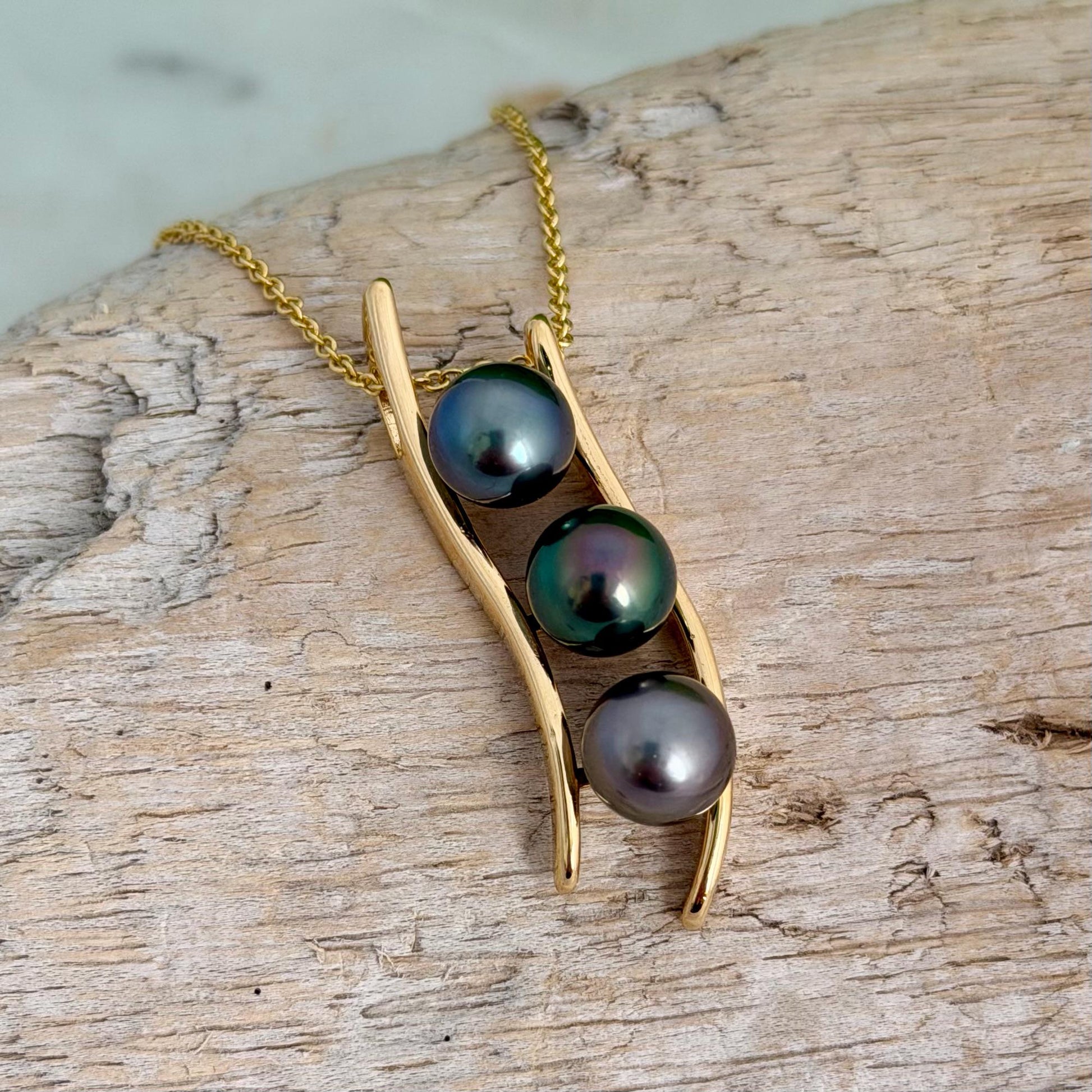RARE Tahitian Pearl pendant • Vibrant colors • Blue, Peacock, Pink