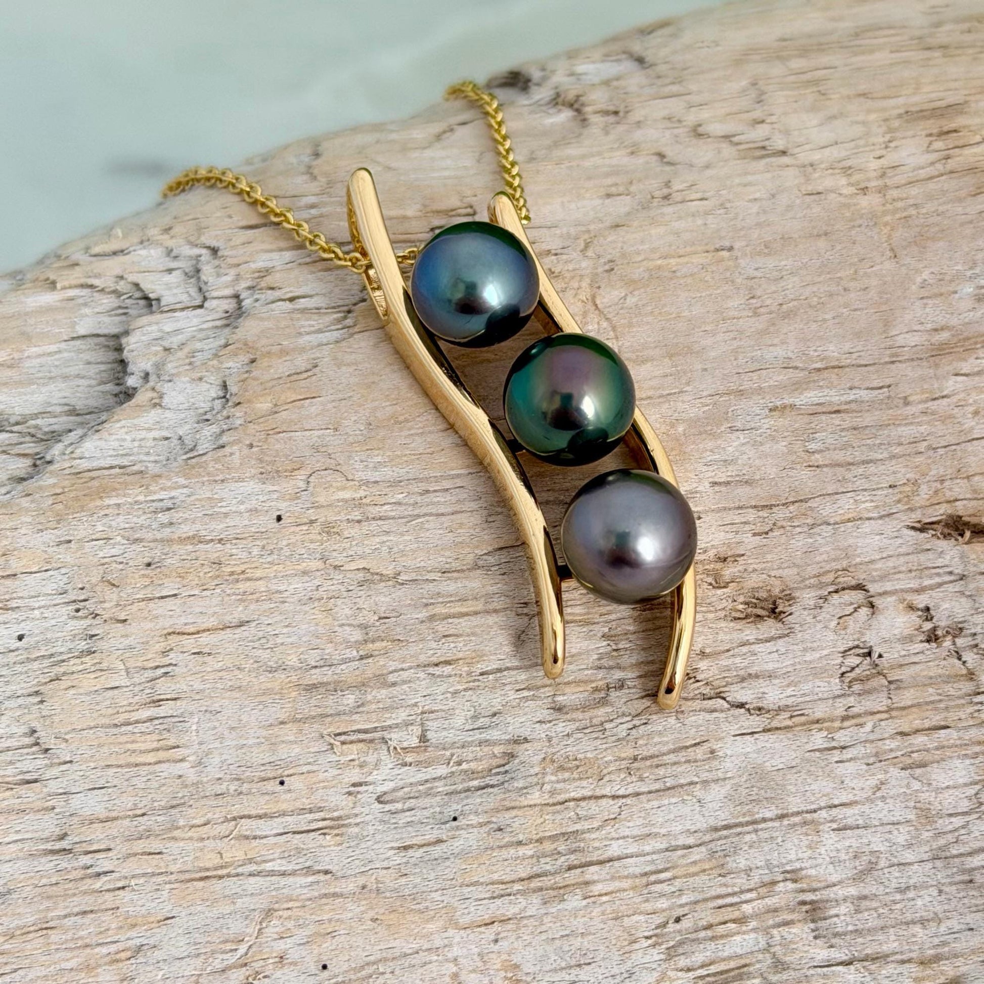 RARE Tahitian Pearl pendant • Vibrant colors • Blue, Peacock, Pink