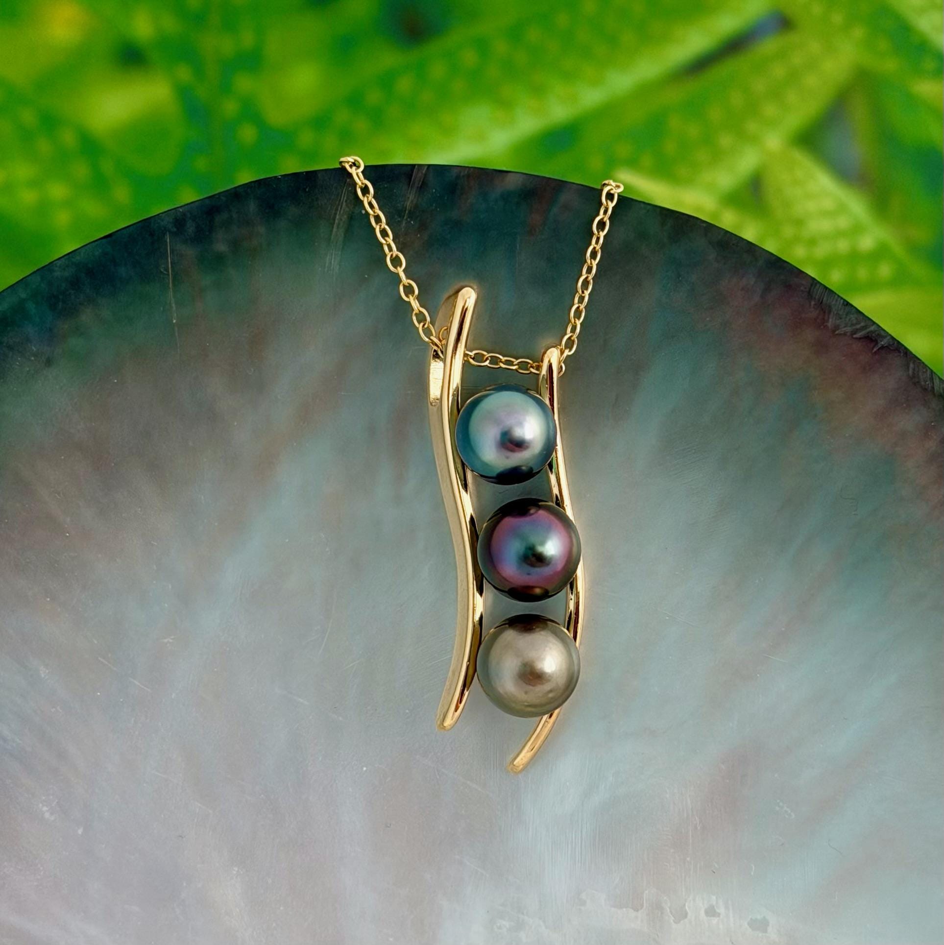 RARE Tahitian Pearl Necklace • Vibrant colors • Green, Aubergine, Gold