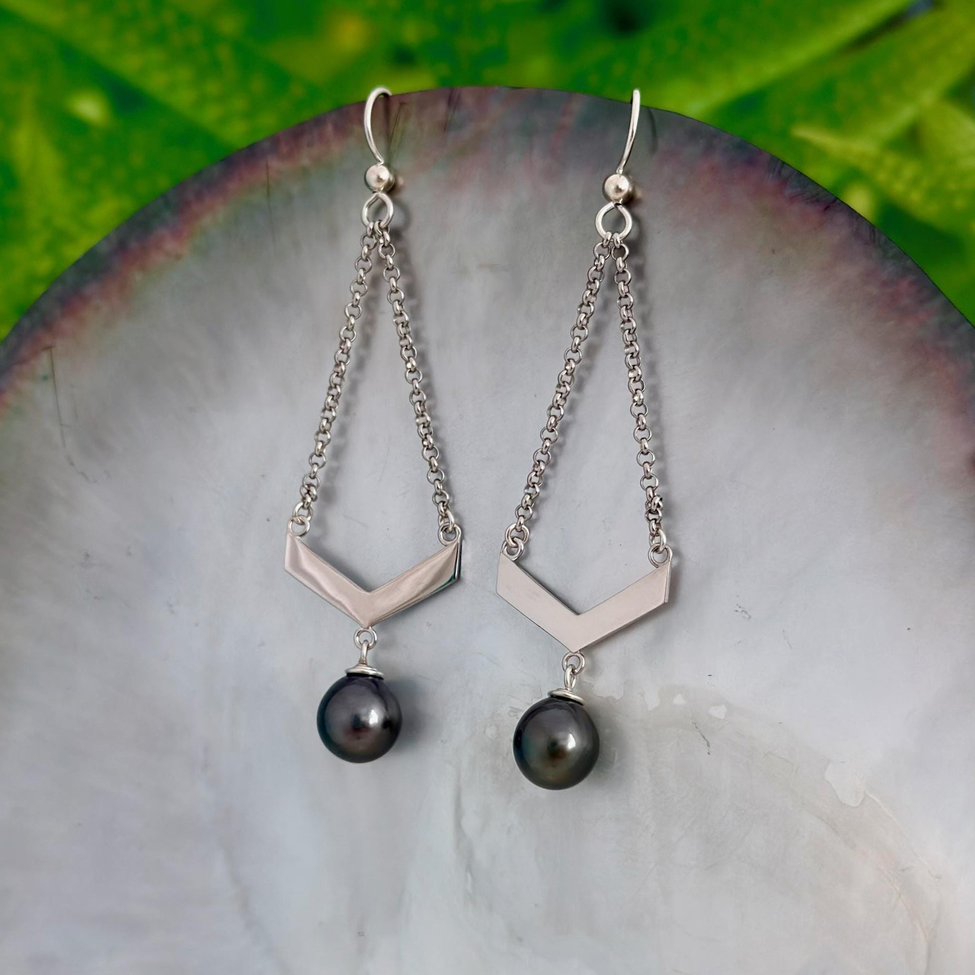 Tahitian pearl earrings • Chevron design • Sterling silver
