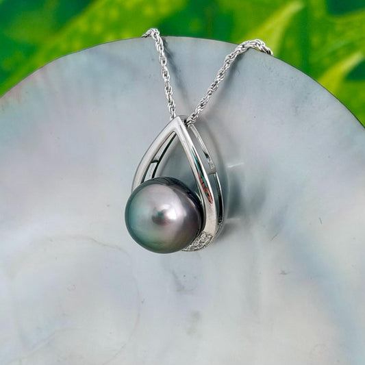 Teardrop Tahitian pearl pendant with beautiful light pearl • Statement necklace with CZ