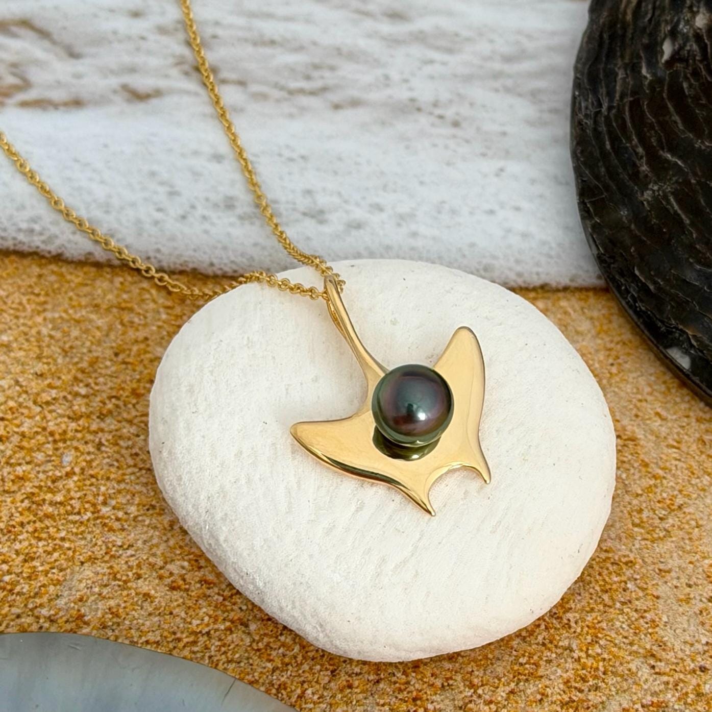 Tahitian pearl necklace • Manta Ray pendant • ocean jewelry • Hawaiian Aumakua • Yellow Gold