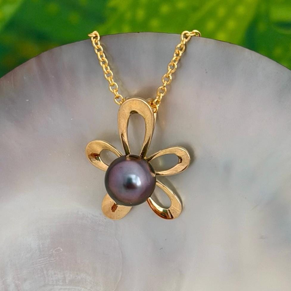 Tahitian Pearl Pendant – Gold Flower Design • Pink Purple gem