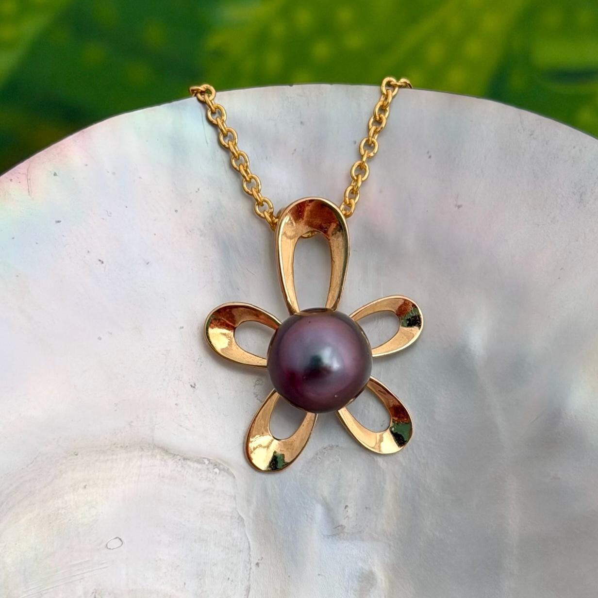 Tahitian Pearl Pendant – Gold Flower Design • Pink Purple gem