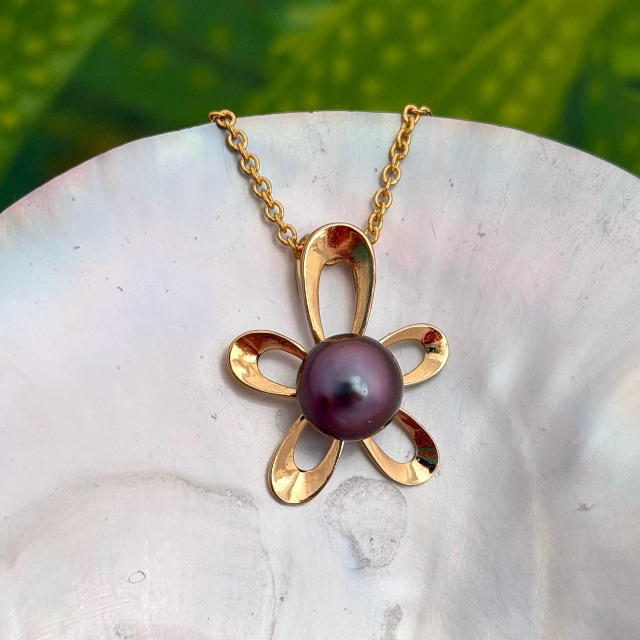 Tahitian Pearl Pendant – Gold Flower Design • Pink Purple gem