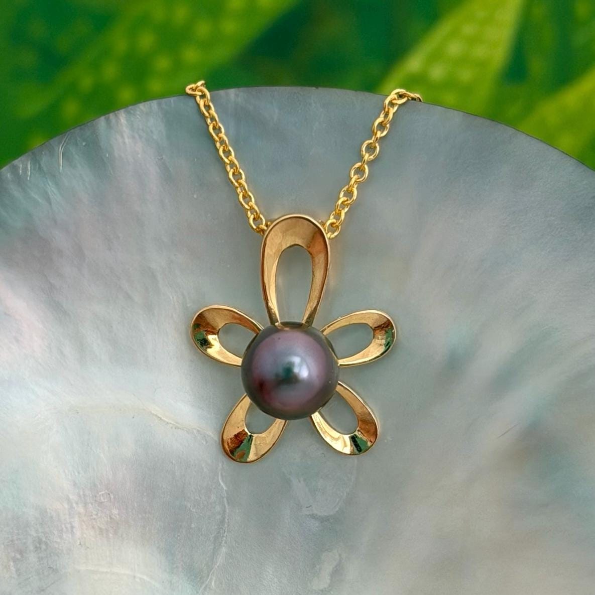 Tahitian Pearl Pendant – Gold Flower Design • Pink Purple gem