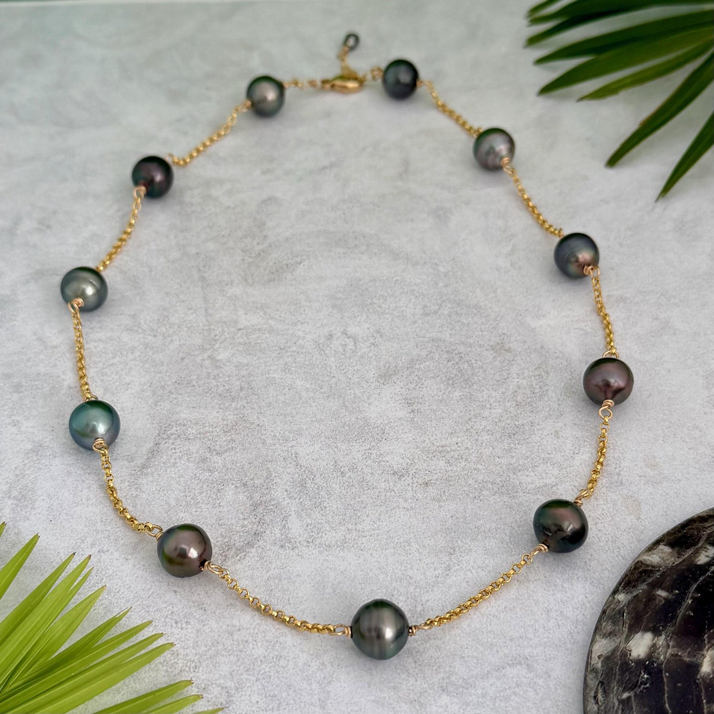 Tahitian Pearl choker Necklace • Gold filled link chain