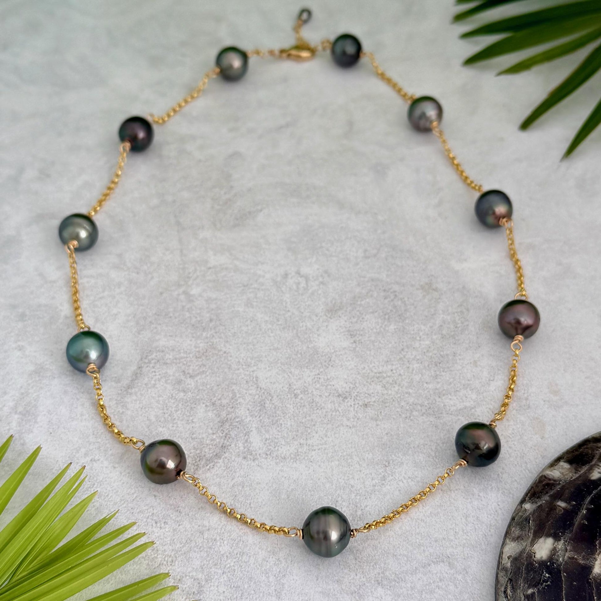 Tahitian Pearl choker Necklace • Gold filled link chain