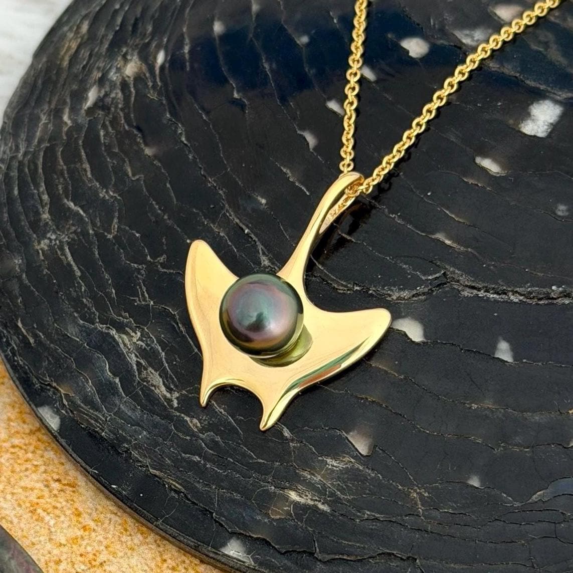 manta ray pendant with tahitian black pearl. Heavy 18k Yellow gold plated