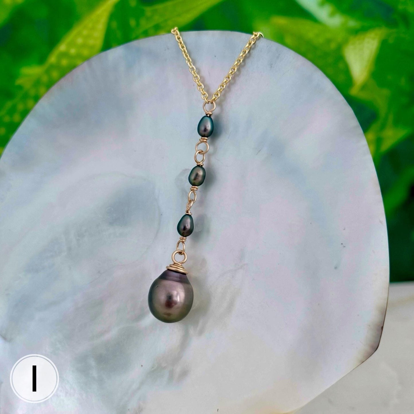 Tahitian pearl necklace • Gold filled chain with Keshi accents