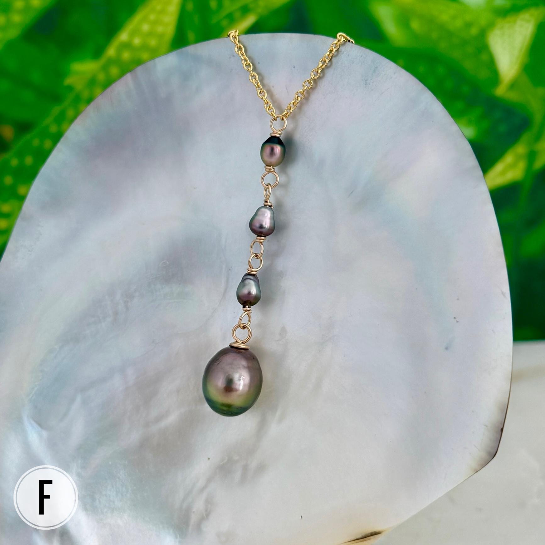 Tahitian pearl necklace • Gold filled chain with Keshi accents