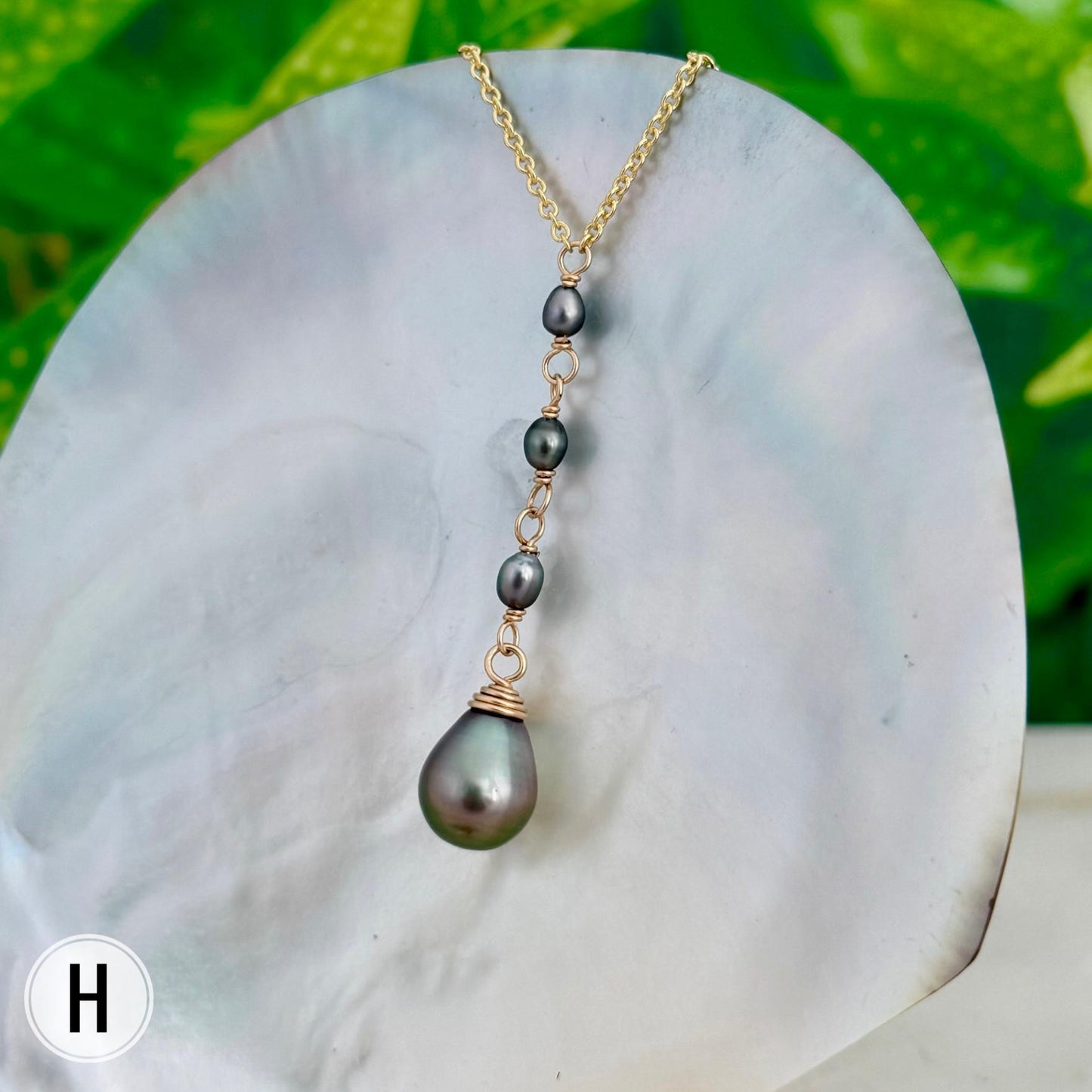 Tahitian pearl necklace • Gold filled chain with Keshi accents
