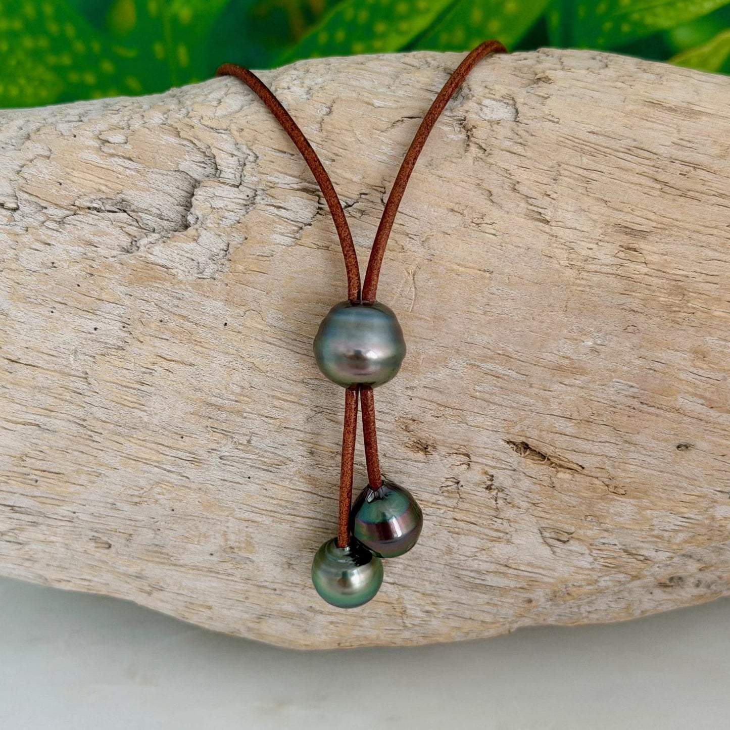 Tahitian Pearl Leather Necklace: Casual Island Jewelry