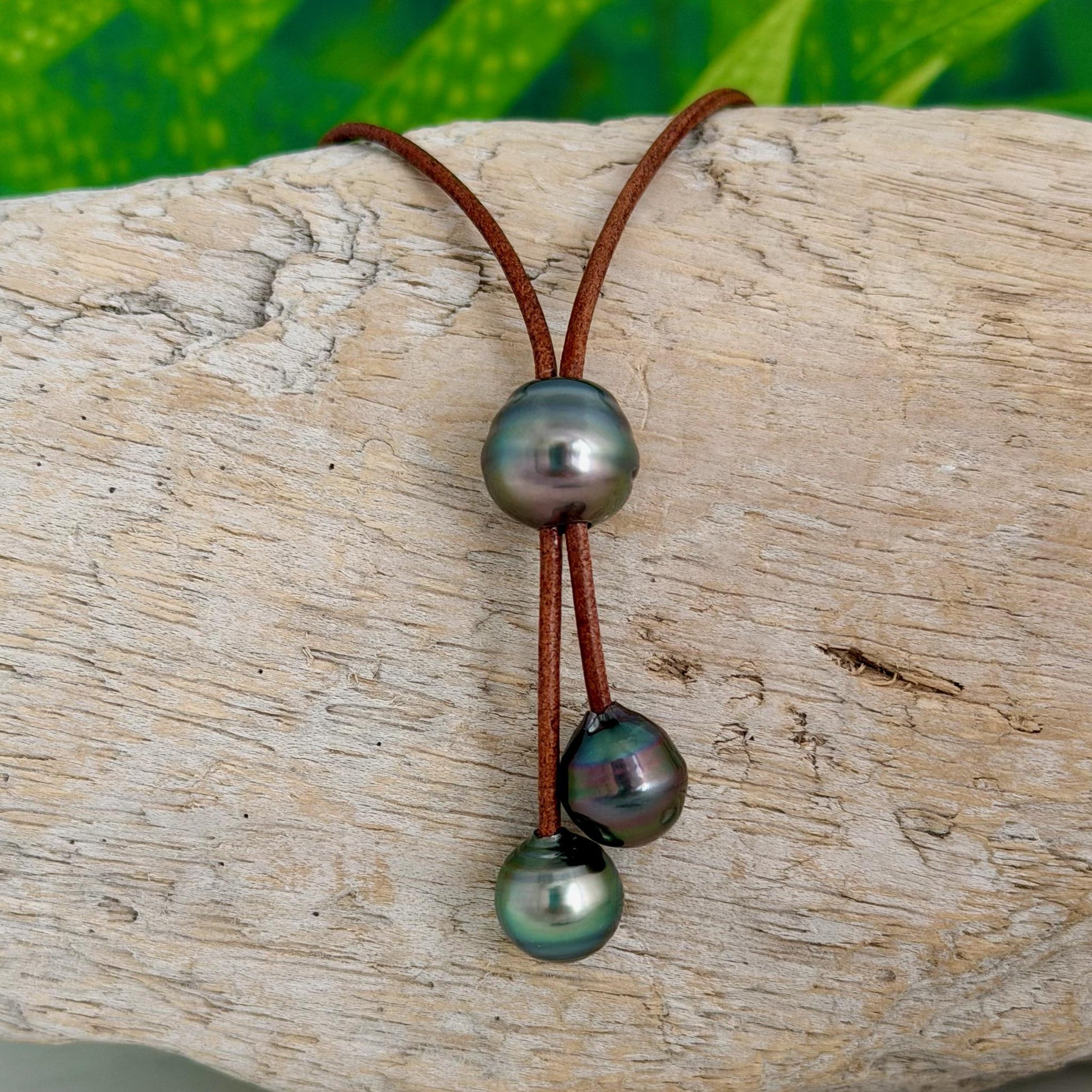 Tahitian Pearl Leather Necklace: Casual Island Jewelry