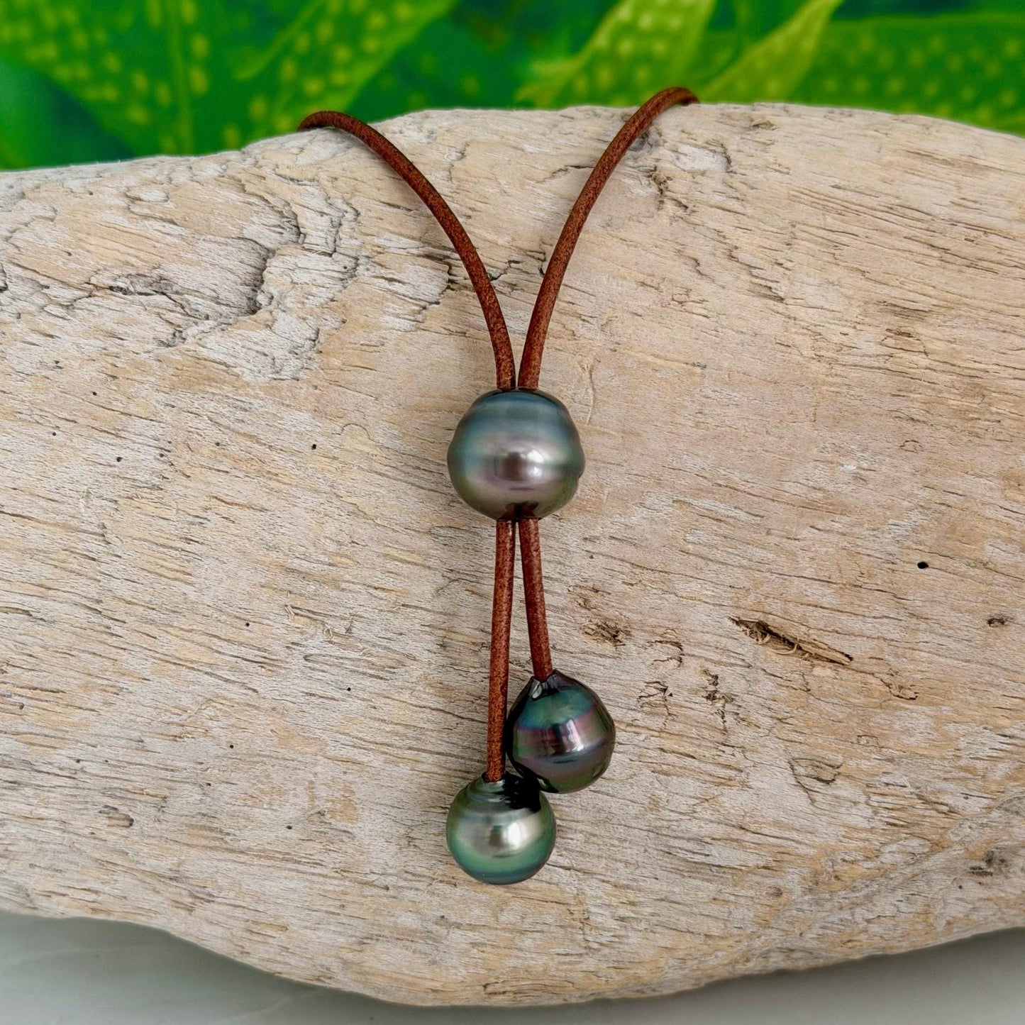 Tahitian Pearl Leather Necklace: Casual Island Jewelry
