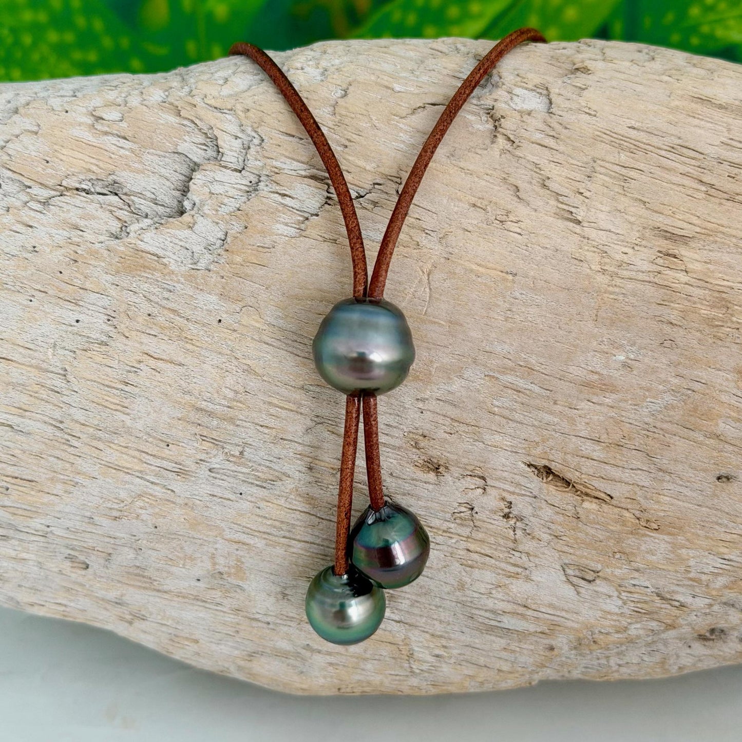 Tahitian Pearl Leather Necklace: Casual Island Jewelry
