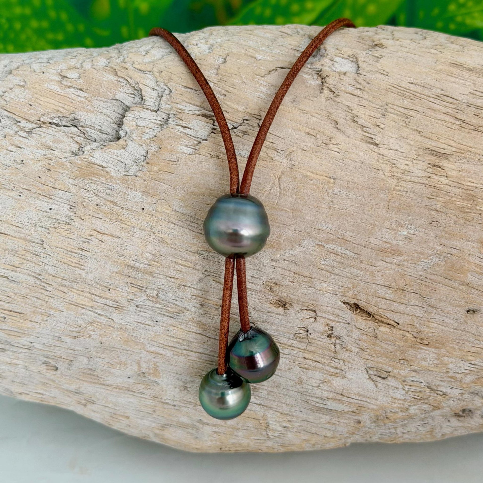 Tahitian Pearl Leather Necklace: Casual Island Jewelry