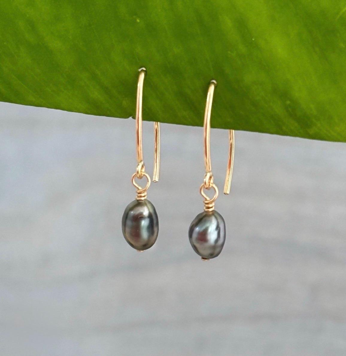 Keshi Tahitian pearl hook earrings • Short dangle • Gold filled
