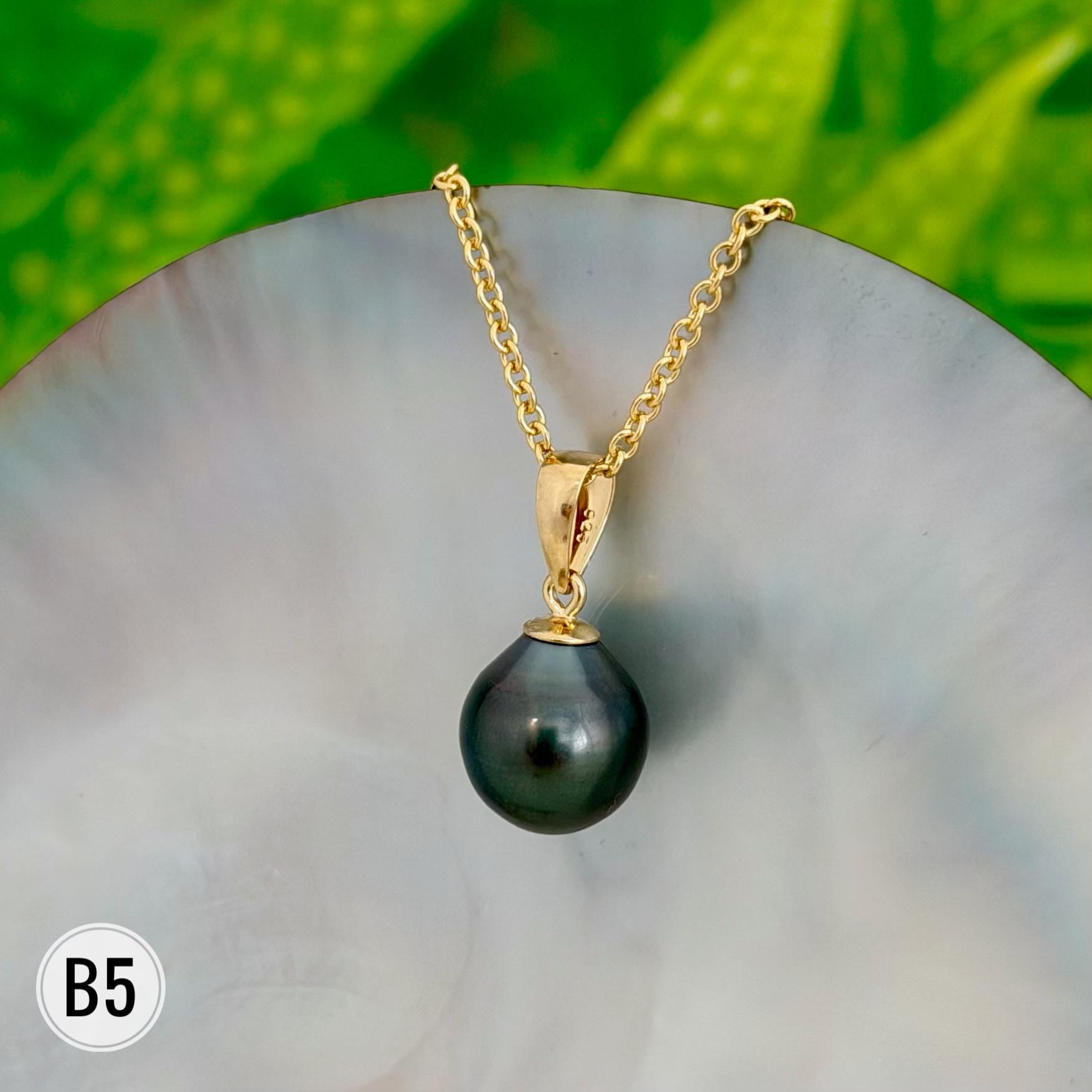 Tahitian Black Pearl Pendant: Gold vermeil • Casual jewelry