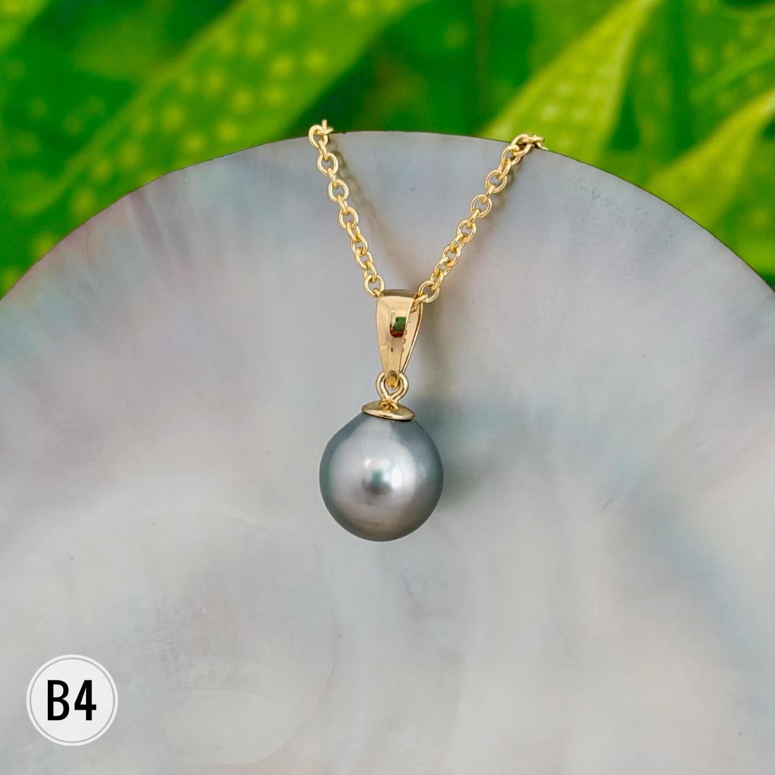 Tahitian Black Pearl Pendant: Gold vermeil • Casual jewelry