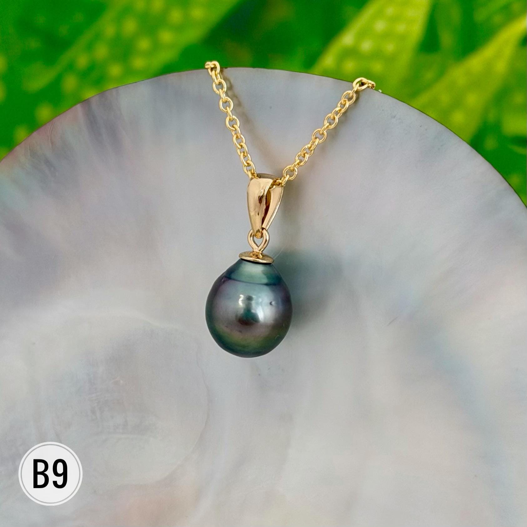 Tahitian Black Pearl Pendant: Gold vermeil • Casual jewelry