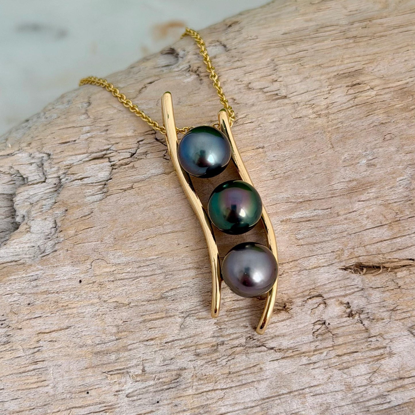 RARE Tahitian Pearl pendant • Vibrant colors • Blue, Peacock, Pink