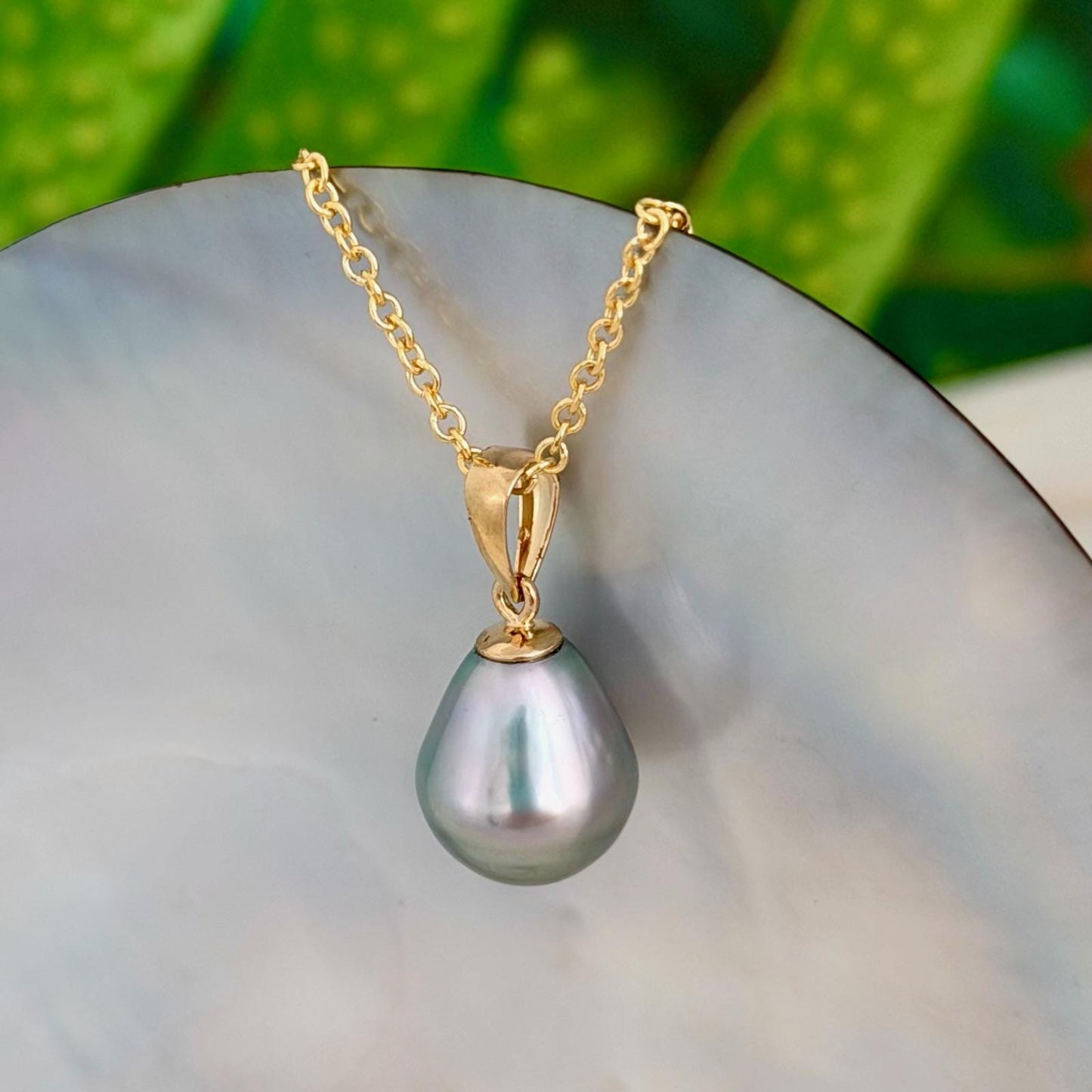 Tahitian Pearl Pendant : 10.4mm Light Pastel 14k Gold Vermeil • heirloom Necklace.