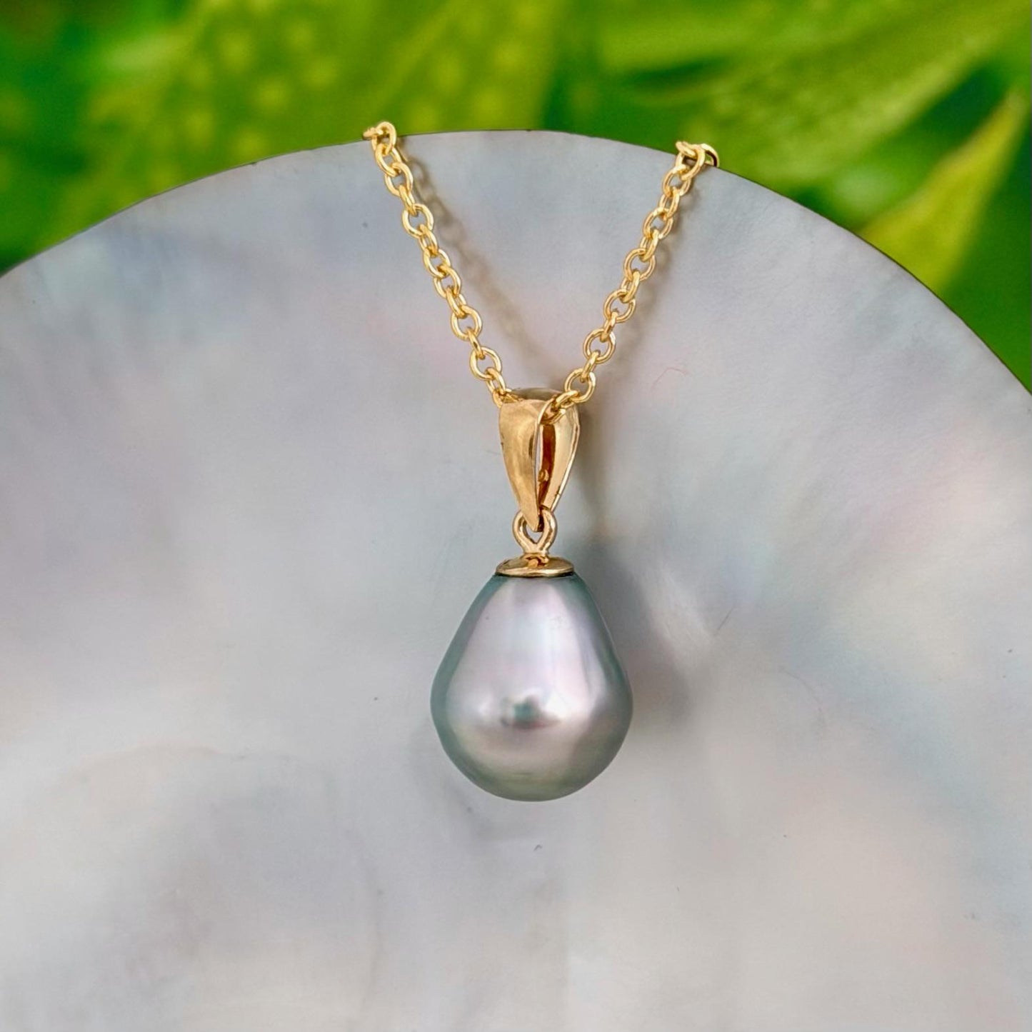 Tahitian Pearl Pendant : 10.4mm Light Pastel 14k Gold Vermeil • heirloom Necklace.