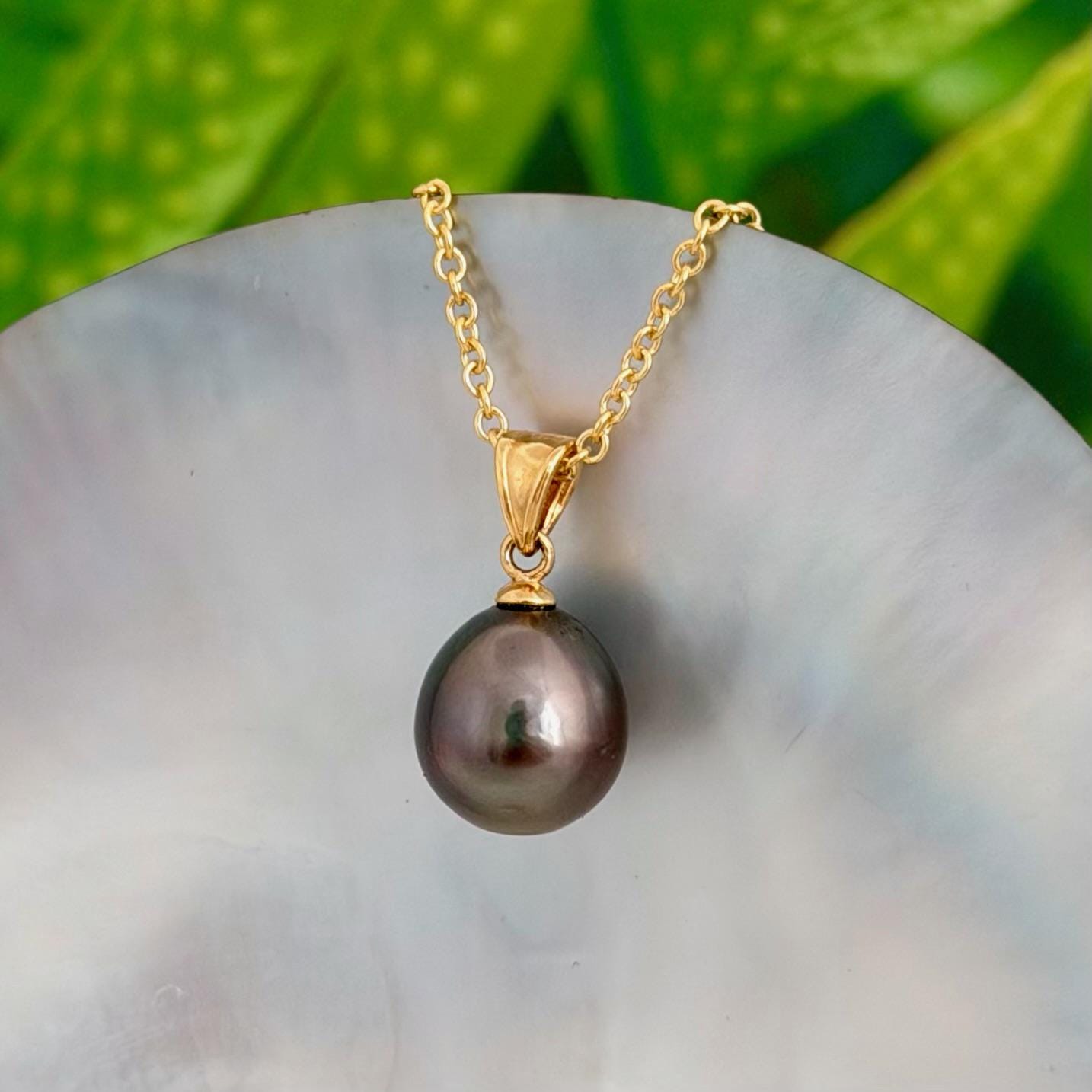 Tahitian Pearl Pendant : 10.2mm Dark Pink • Minimalist Necklace.