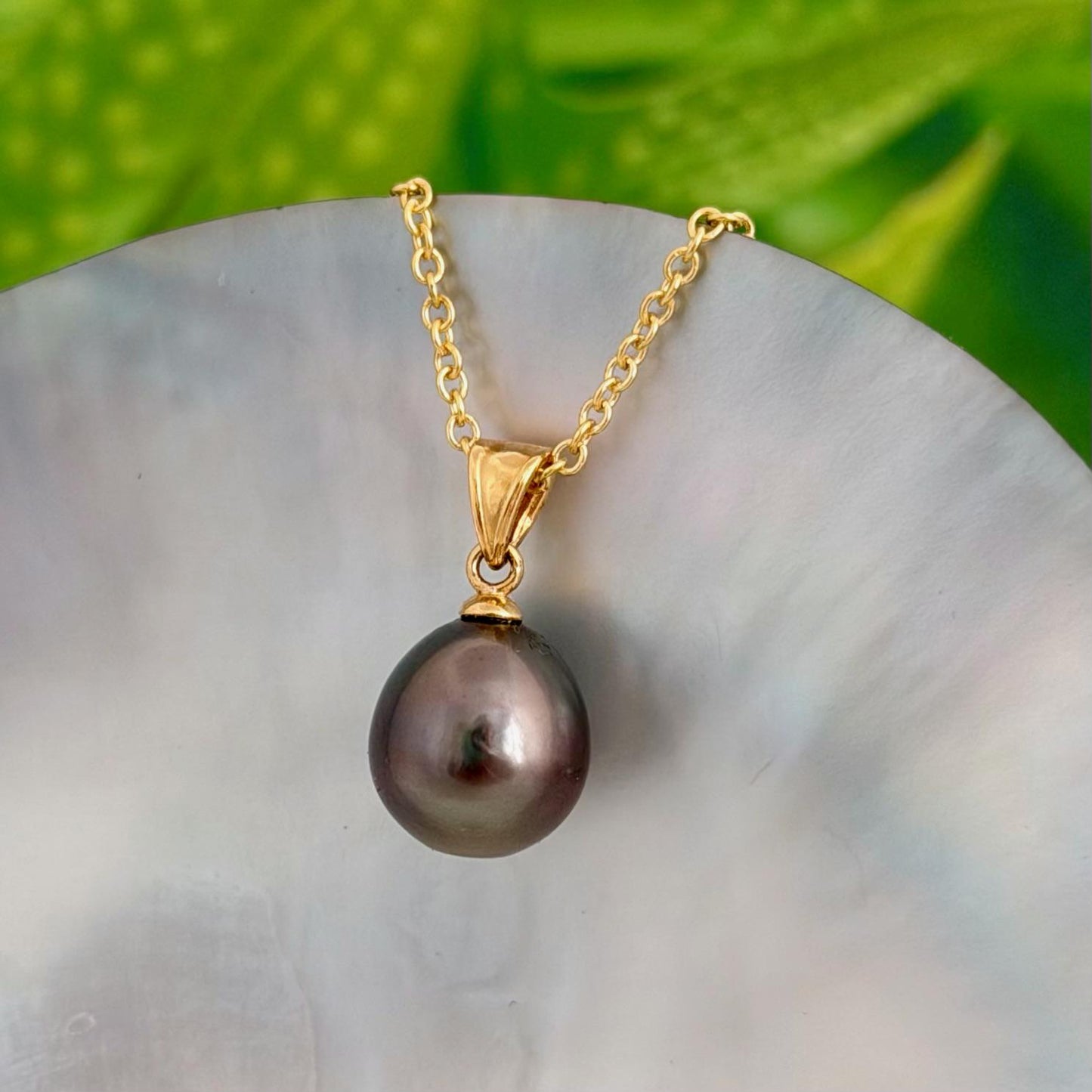 Tahitian Pearl Pendant : 10.2mm Dark Pink • Minimalist Necklace.