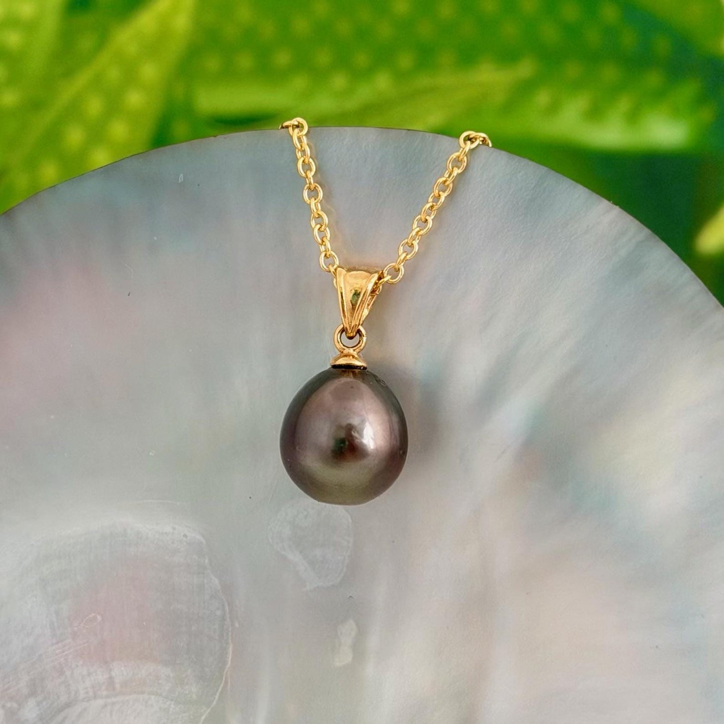 Tahitian Pearl Pendant : 10.2mm Dark Pink • Minimalist Necklace.